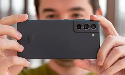 Galaxy S21 FE giá xả kho sau Tết, chưa đầy 8 triệu, thẳng tay hạ đo ván iPhone 15, iPhone 16