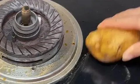 Đặt một củ khoai tây lên bếp ga, tác dụng thần kỳ, bạn có thể tiết kiệm hàng trăm đô la mỗi năm