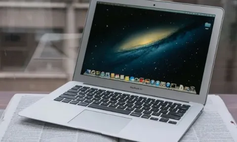 MacBook Air M1 rẻ hơn iPhone 15, giá thấp nhất trong lịch sử, là laptop mỏng nhẹ số 1 cho học sinh sinh viên