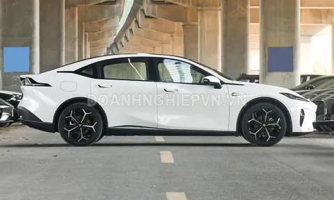 Xe sedan ‘trên cơ’ Toyota Camry, nhiều công nghệ tối tân, tiết kiệm xăng hơn xe máy, giá chưa tới 500 triệu đồng