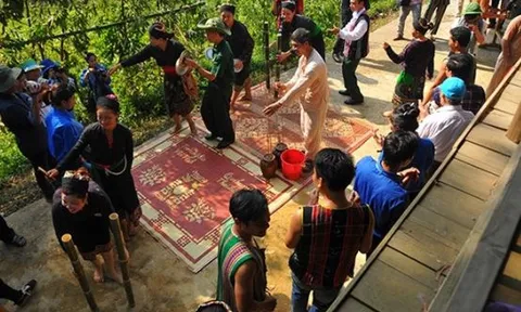 Bí ẩn dân tộc ít người nhất Việt Nam: Nhiều người chưa từng nghe tên, có tục đẻ ngồi góc nhà kỳ lạ