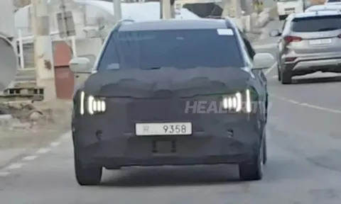 Kia Seltos thế hệ mới bị bắt gặp trên đường chạy thử, sẽ có thêm tùy chọn hybrid