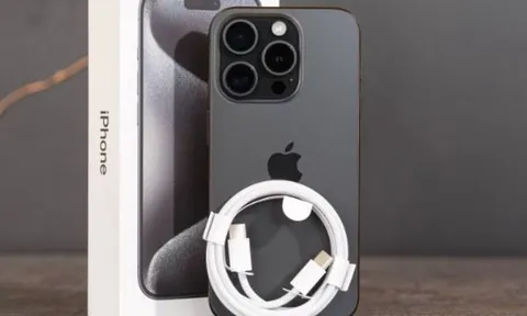 Khách Việt đổ xô mua iPhone 15 Pro giá rẻ sau Tết 2025, trang bị xịn không kém nhiều iPhone 16 Pro Max