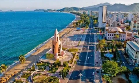 Tỉnh có đường bờ biển dài nhất Việt Nam, được 1 danh nhân nổi tiếng thế giới nhận là quê hương thứ 2