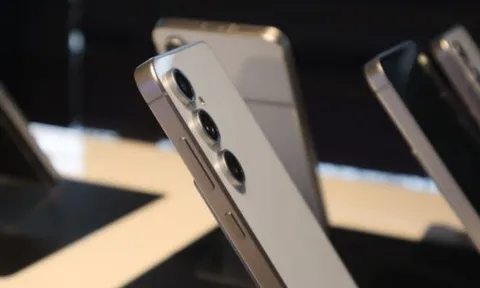 Galaxy S24 FE tiếp tục rẻ kỷ lục vua AI giá rẻ bậc nhất thị trường, không cần Galaxy S24 Ultra