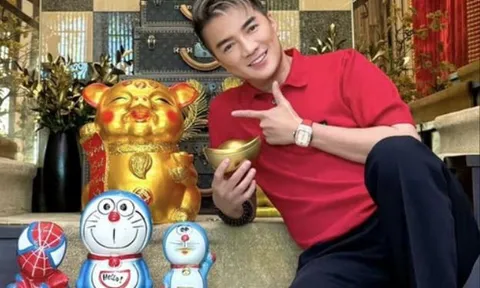 Đàm Vĩnh Hưng liên tục có động thái lạ giữa lúc tỷ phú Mỹ hành động phũ phàng