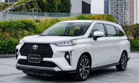 Giá lăn bánh Toyota Veloz Cross giữa tháng 2/2025 siêu rẻ, ‘chơi tất tay’ với Mitsubishi Xpander
