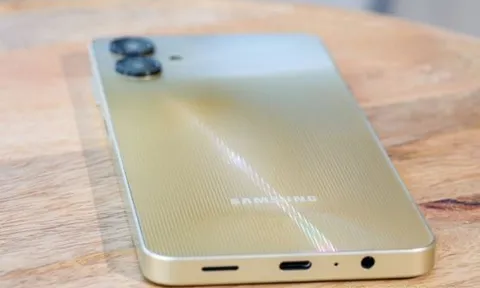 Vua giá rẻ Galaxy A06 chốt giá siêu rẻ dưới 3 triệu, ngoại hình đẹp như iPhone 16, camera xịn sánh ngang Galaxy S24