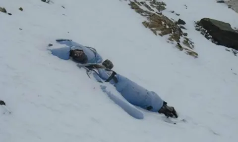 Có hơn 300 thi thể trên đỉnh Everest, hầu hết đều có tên và họ, nhưng tại sao không có quốc gia hay người thân nào đến nhận họ?