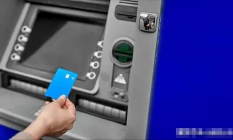 Tôi nên làm gì nếu thẻ ngân hàng của tôi bị nuốt? Chỉ với một thao tác đơn giản, thẻ ngân hàng sẽ tự nhả ra