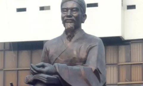 Danh nhân văn hóa duy nhất của Việt Nam được suy tôn làm thánh của một tôn giáo chính thức