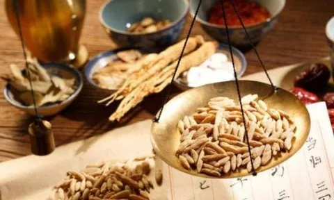 Có câu: 'Nếu có ba thứ dưới gầm giường, gia đình sẽ tan vỡ, nhân tâm ly tán, cụ thể ba thứ này là gì?