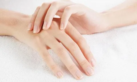 Phúc hay họa tại bàn tay, nhìn tướng tay, nhận biết ngay người lận đận, lắm nghiệp ít phúc, bạn có không?