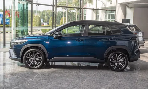 Toyota Corolla Cross 2025 trình làng: Chỉ có biến thể hybrid, giá 954 triệu đồng