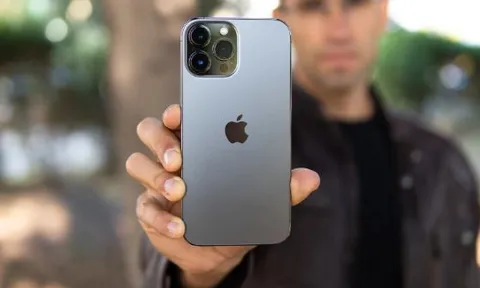 iPhone 13 Pro Max rẻ như bèo sau Tết, cực phẩm viền thép 3 mắt sang không kém iPhone 16 Pro Max