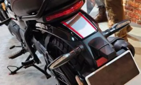 ‘Tân binh’ xe côn tay 225cc chính thức ra mắt giá 43,5 triệu đồng: Rẻ hơn Honda Winner X và Exciter