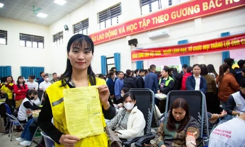 Bắc Ninh: Nhiều người vượt mưa gió rét đi hiến máu