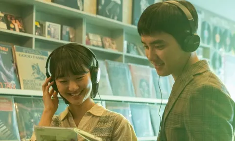 Những chuyện tình vượt thời gian trên màn ảnh: Khi yêu thương xóa nhòa mọi khoảng cách