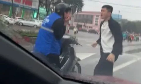 Danh tính thanh niên đánh tới tấp nam sinh lớp 11 trên đường ở Vinh, hé lộ lời khai ban đầu