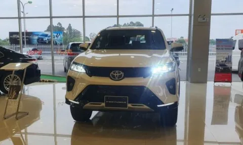 Giá lăn bánh Toyota Fortuner giữa tháng 2/2025 đang ‘cực mềm’, đại chiến Ford Everest và Santa Fe
