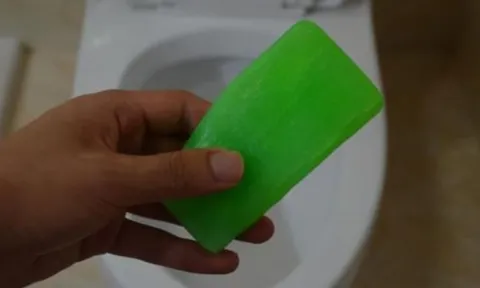 Chỉ cần bỏ một thứ đơn giản này vào bồn cầu, bạn có thể giữ cho nó sạch sẽ suốt cả năm mà không cần phải cọ rửa thường xuyên