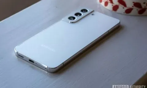 Galaxy S22 5G rớt giá không phanh sau Tết, cơ hội mua máy xịn hơn iPhone 16 rẻ như tầm trung