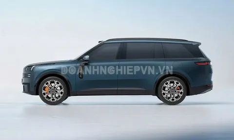 "SUV chủ tịch' dài hơn 5,2 mét, hệ thống treo khí nén, công suất 845 mã lực, nội thất siêu sang