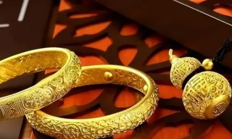 Tại sao người xưa lại nói: 'Đàn ông không đeo vàng, đàn bà không đeo bạc'?