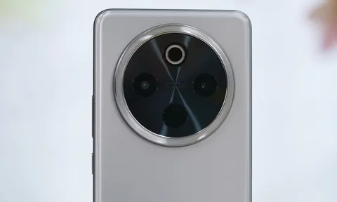 Smartphone chống nước, cấu hình tốt, pin 6.500 mAh, sạc 80W, giá 5,9 triệu đồng