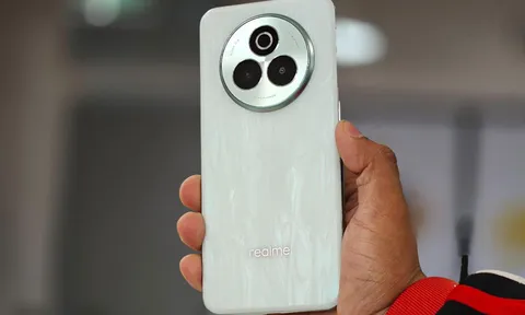 Smartphone chống nước, chip Snapdragon 7s Gen 3, RAM 12 GB, pin 6.000mAh, sạc 80W, giá gần 7 triệu đồng