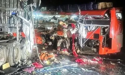 Hiện trường vụ xe khách tông xe đầu kéo ở Sơn La, đã có kết quả test ma túy và nồng độ cồn tài xế