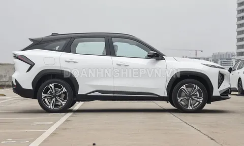 SUV hạng C siêu tiết kiệm xăng, nội thất tiện nghi, giá chưa tới 380 triệu đồng