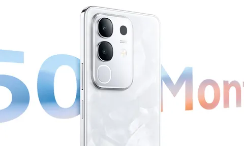 Smartphone chống nước, RAM 8 GB, pin 6.500 mAh, tích hợp AI, giá 6,49 triệu tại Việt Nam