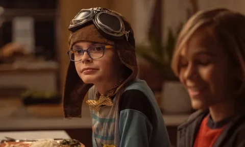 Zachary Levi lột xác khỏi hình tượng hài hước, kể câu chuyện gia đình ấm áp và đầy cảm hứng trong 'Bước chân dũng cảm'