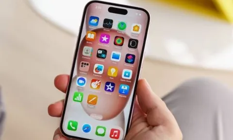 Giá rẻ bất ngờ cuối tháng 2: iPhone 14, iPhone 15 đập hộp hút khách như tôm tươi, át vía iPhone 16e