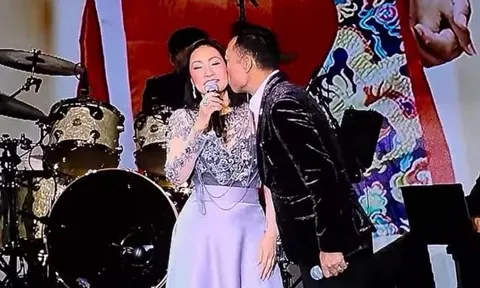 Đây là nam nghệ sĩ 'cưỡng hôn' Hồng Đào ngay trên sân khấu, lại còn khẳng định 'mê mẩn'