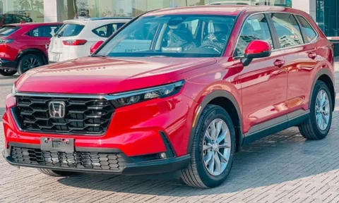 Giá lăn bánh Honda CR-V cực cạnh tranh cuối tháng 2/2025 nhờ ưu đãi khủng, 'lật đổ' Mazda CX-5