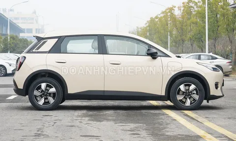 Xe hơi dài gần 4,3 mét, thiết kế ấn tượng, giá chưa tới 250 triệu đồng