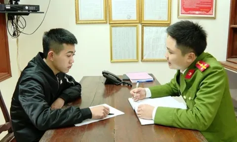 Chân dung nhóm thanh niên cầm kiếm vào sân bóng đòi ‘xử’ người, nguồn cơn vụ việc được tiết lộ