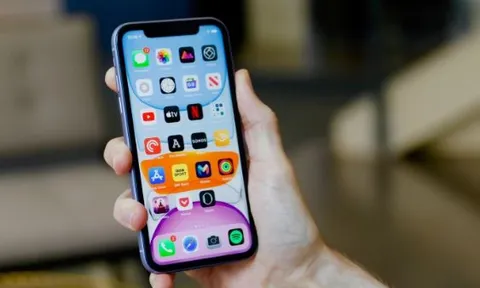 Bảng giá iPhone chuẩn VN/A đầu tháng 3: iPhone 12 rẻ như rau, iPhone 16 Pro Max giảm khủng dễ mua