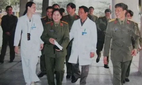 Thân thế nữ tướng thứ hai của QĐND Việt Nam: Ra ngoài làm tướng, về nhà vẫn làm vợ đảm, mẹ hiền