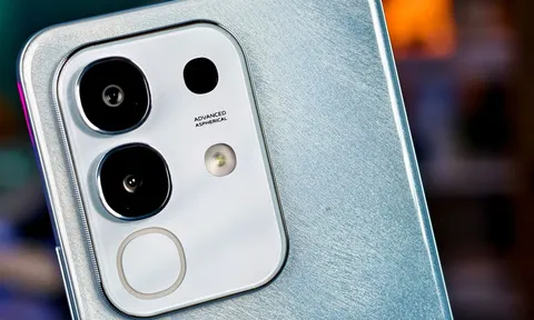 Smartphone ‘nồi đồng cối đá’, RAM 8 GB, pin 6.500mAh, giá 4,1 triệu đồng