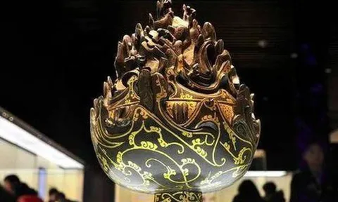 Công nhân phá núi xây hầm phát hiện một hố đen lạ, chuyên gia mất 3 tháng đào bới tìm ra “kho báu”