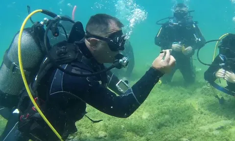 Bên dưới lòng hồ cổ bậc nhất châu Âu chứa "kho báu": Bí ẩn 8.000 năm hé lộ?