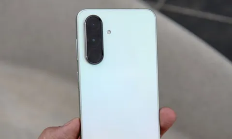 Trên tay Samsung Galaxy A36 5G sắp lên kệ tại Việt Nam, giá từ 8,29 triệu đồng