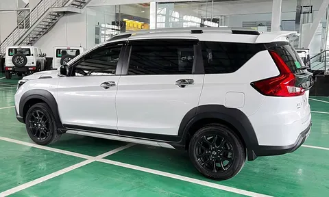 Suzuki XL7 Hybrid giảm giá ‘sập sàn’, quyết đấu với Mitsubishi Xpander