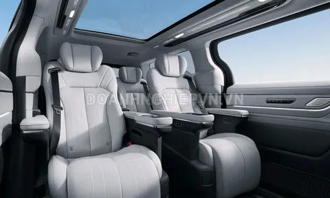 ‘Chuyên cơ mặt đất’ lấy cảm hứng từ máy bay Airbus, công suất 544 mã lực, giá từ 1,1 tỷ đồng, so kè cùng Toyota Alphard