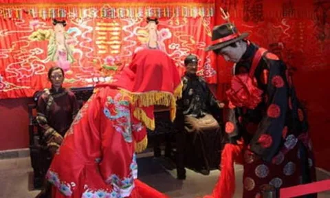 Trong thời cổ đại, tại sao phụ nữ có thể chịu đựng được việc chồng lấy vợ lẽ? Họ không biết ghen sao?