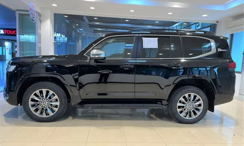 ‘SUV chủ tịch’ Toyota Land Cruiser thêm trang bị, tăng giá gần 300 triệu đồng tại Việt Nam