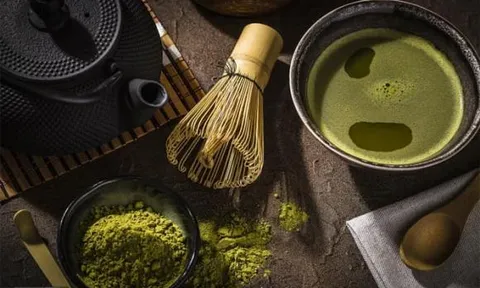 Bạn có biết trà matcha bắt nguồn từ đâu không? Hóa ra là phân của con tằm?!